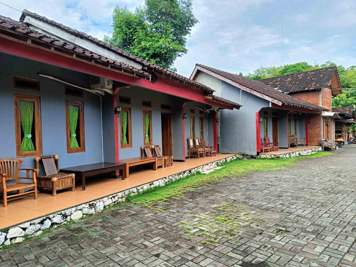 Jogo Segoro Homestay Mitra Reddoorz Near Pantai Sundak Gunungkidul Ngandong エクステリア 写真